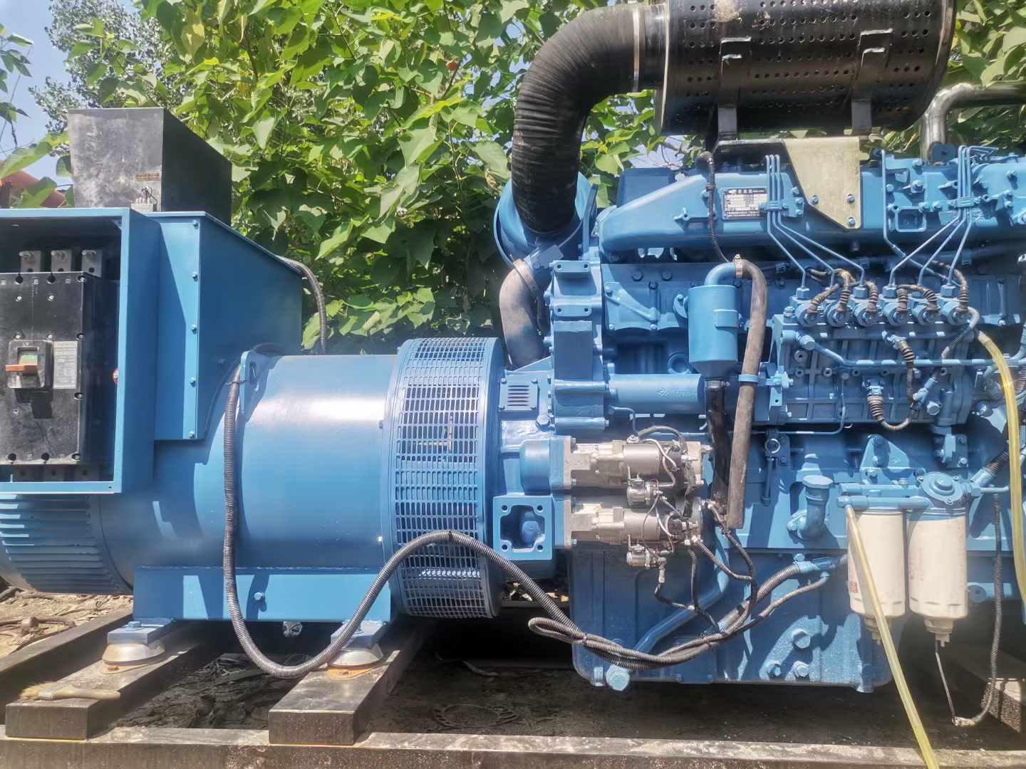 津南详细说明降低 800kW 柴油发电机输出电流波动的方法
